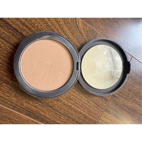Tarte smooth operator™ Amazonian clay tinted pressed in Tan finishing powder - Picture 3 of 4
